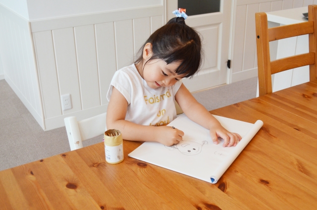 雨の日も楽しいお家遊びおすすめ5選。子供の発達に良い遊びとは？