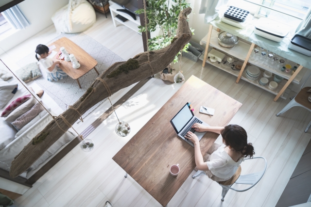 在宅でできる副業おすすめ5選｜初心者でも始めやすい在宅ワークとは？